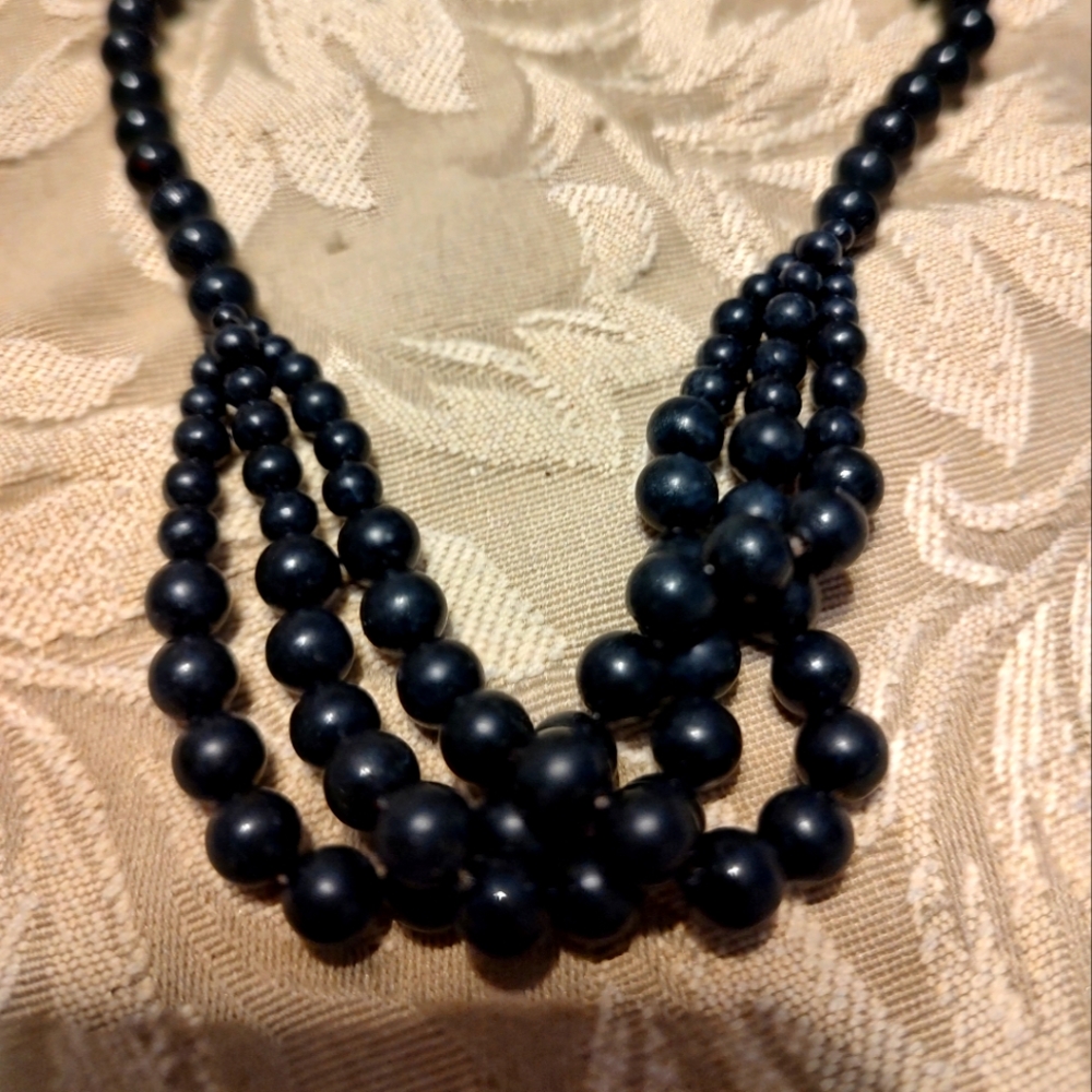 🖤 Classic Elegant Vintage Black Layered Beaded Necklace - Picture 3 of 7